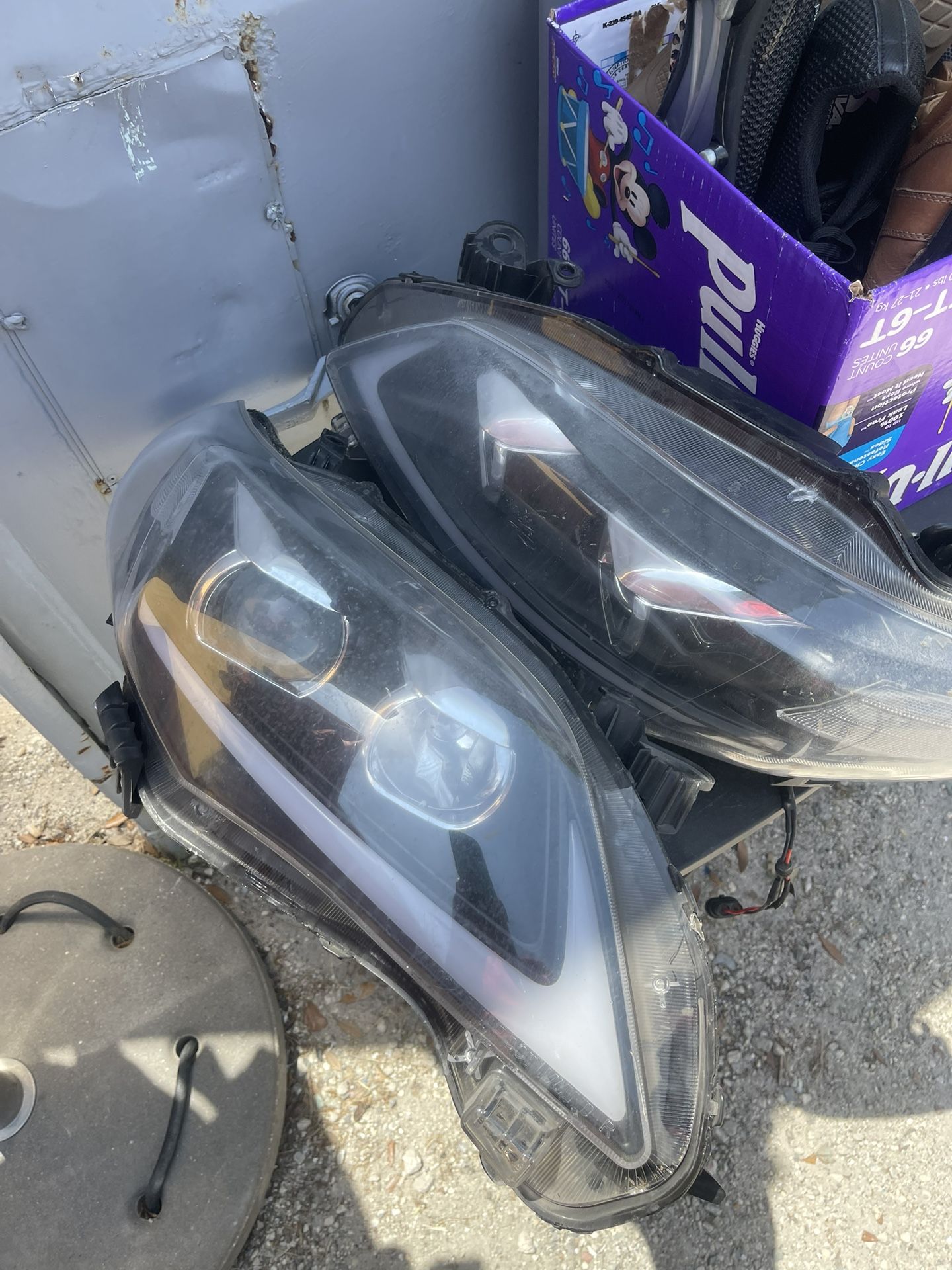 2010 Toyota Corolla headlights
