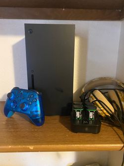 Xbox series x 1tb 1 controller 4 rechargeable battery’s and headset
