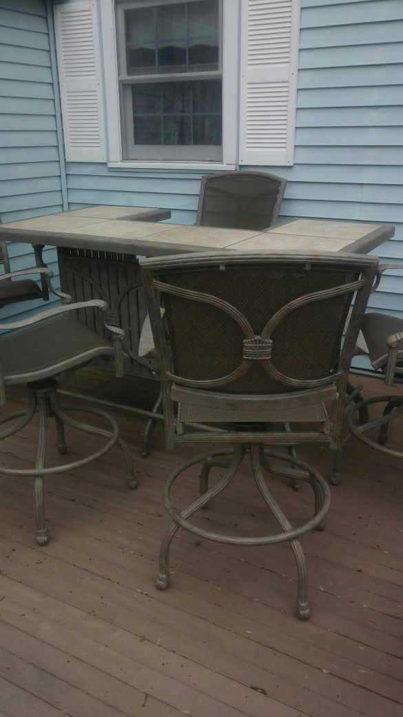 Outdoor furniture/bar with 5 chairs