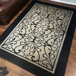 Martha Stewart Living Indoor/Outdoor Rug – Black & Beige Pattern (7’3” x 6’3”)