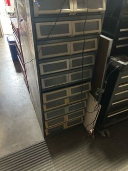 Metal cabinet