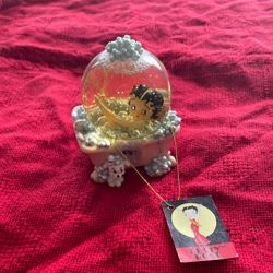 Vintage Betty Boop Bathtub Snow Globe