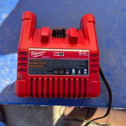 Milwaukee Charger M18