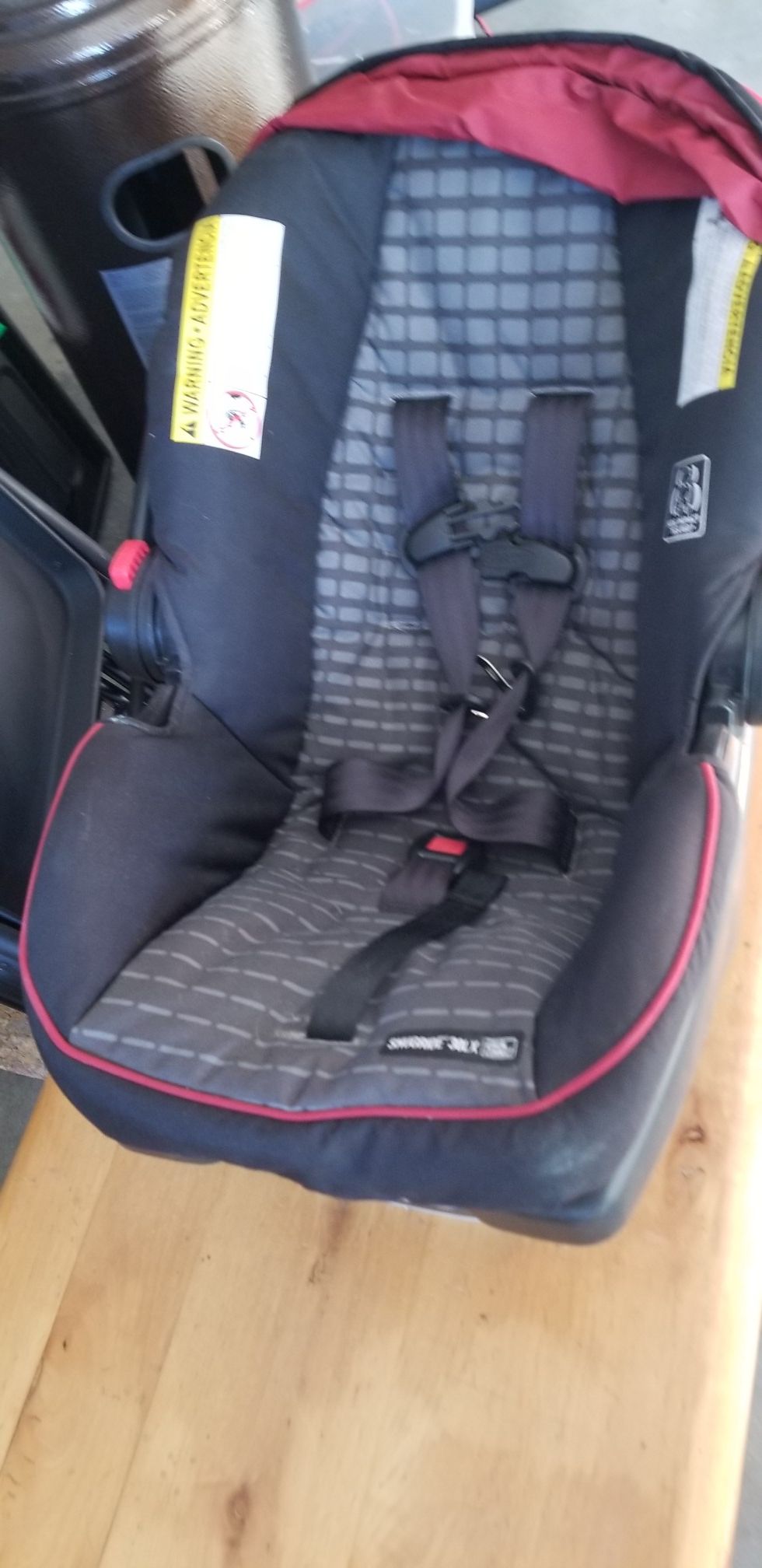 Graco car seat lightly used.