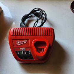 Milwaukee M12 CHARGER