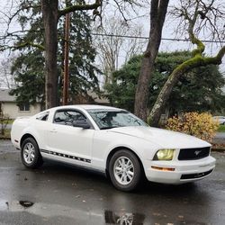 Ford MUSTANG deluxe coupe 2D