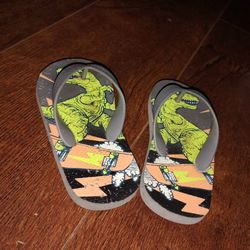 Boys Dino flip flops size 7