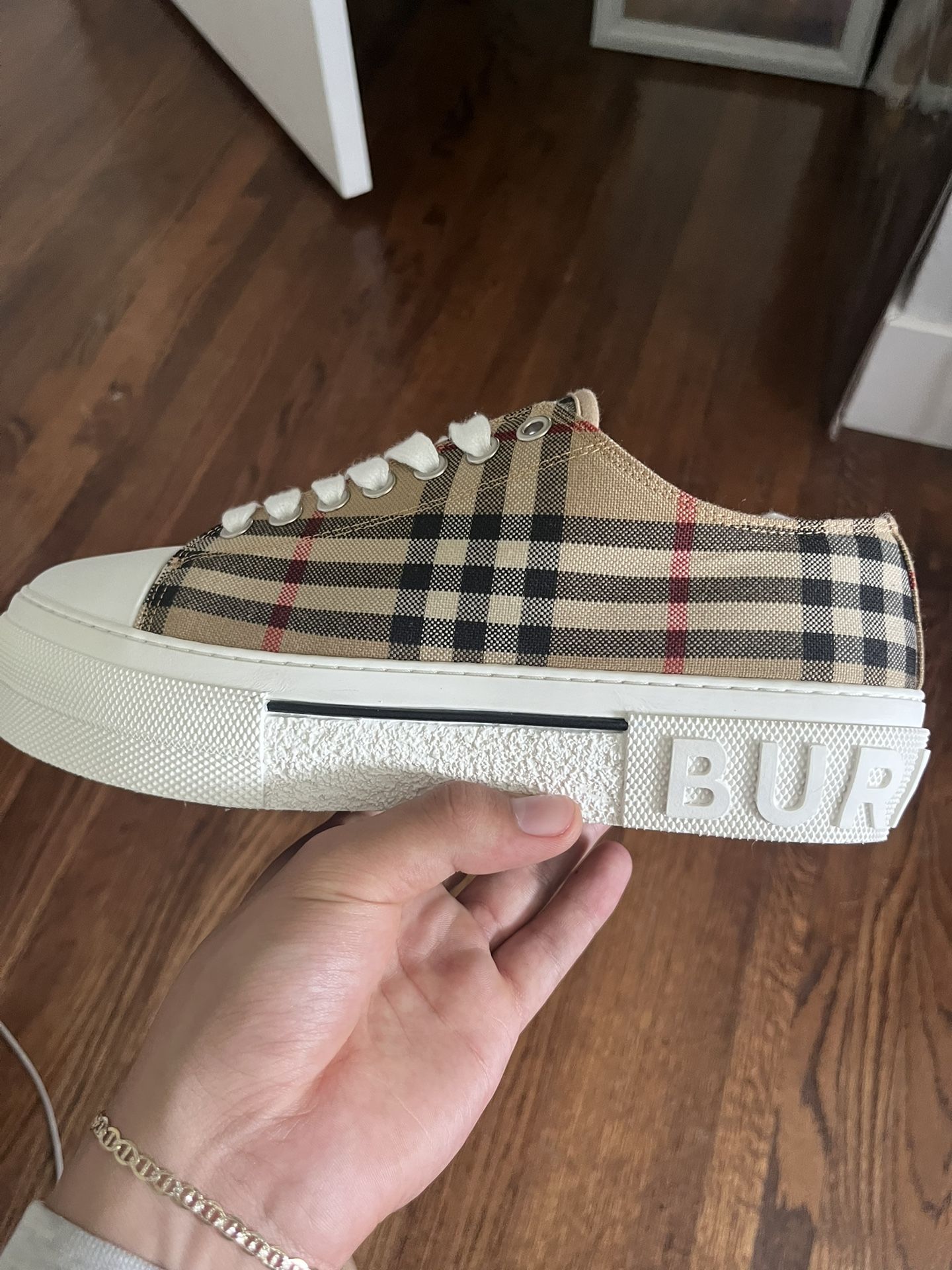 burberry shoes/ sneakers