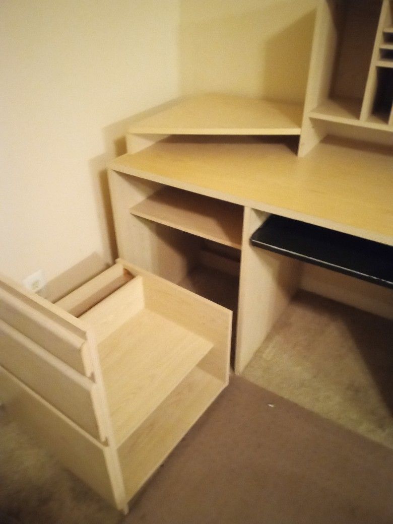 Desk With Hutch