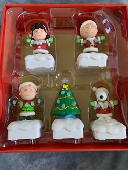 Hallmark 2015 Peanuts Gang Christmas Light Show Collector's Set