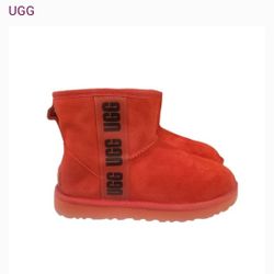 UGG SIZE 5