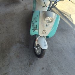 Scooter Eléctrica Para Niños En Buenas Condiciones Está Nueva