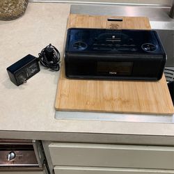 iHome Ipoh one Dock Alarm Radio And More.