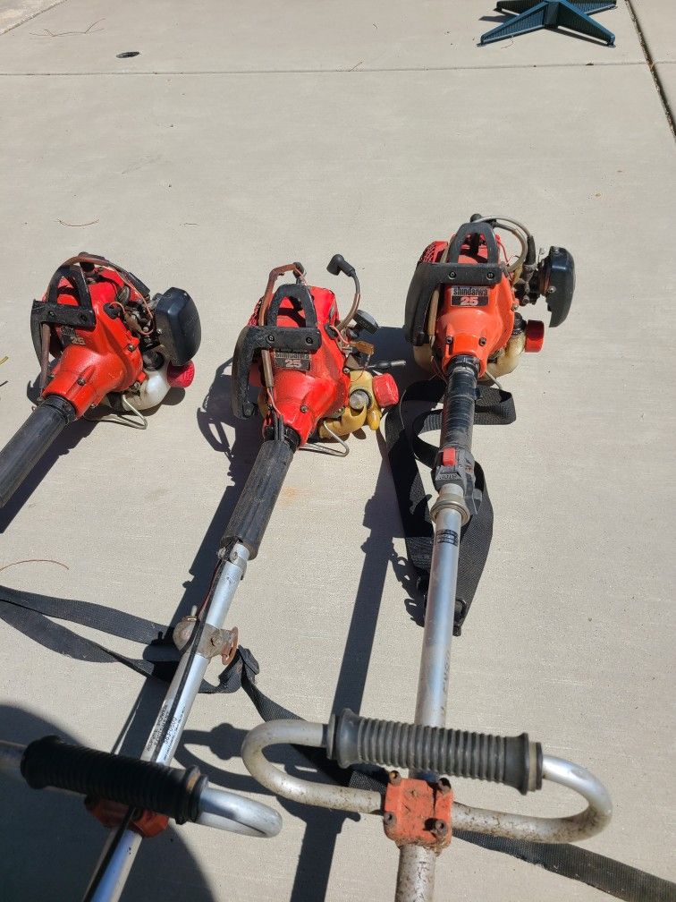4 SHINDAIWA T25 WEED EATERS 1 KAWASAKI NOT RUNNING for Sale in Elk Grove, CA OfferUp
