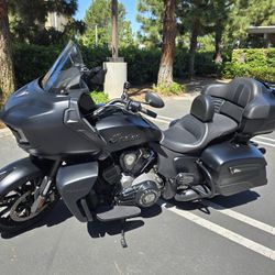 2022 Indian Pursuit Darkhorse