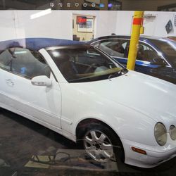 200 Mercedes Benz clk320 convertible