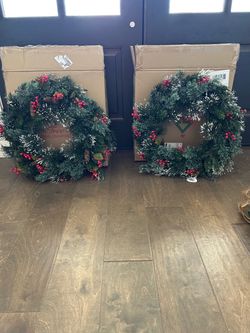 Set of 2 Artificial Christmas Wreaths