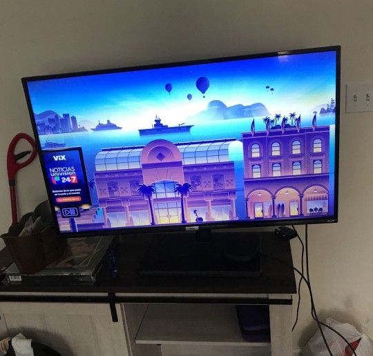 43 Inch TCL TV Roku Built In! 