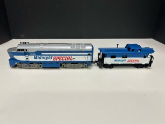 Lionel 1060 Midnight Special Locomotive and Caboose HO Scale