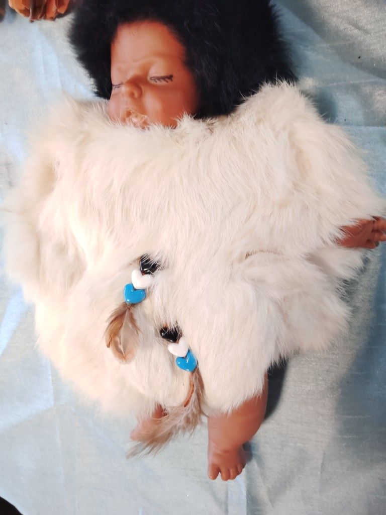 VINTAGE NATIVE AMERICAN INDIAN PAPOOSE PORCELAIN BABY DOLL