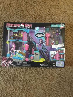 Monster High Mega Bloks School Fang Out 337 Pieces New In Box Collectable Sold Out