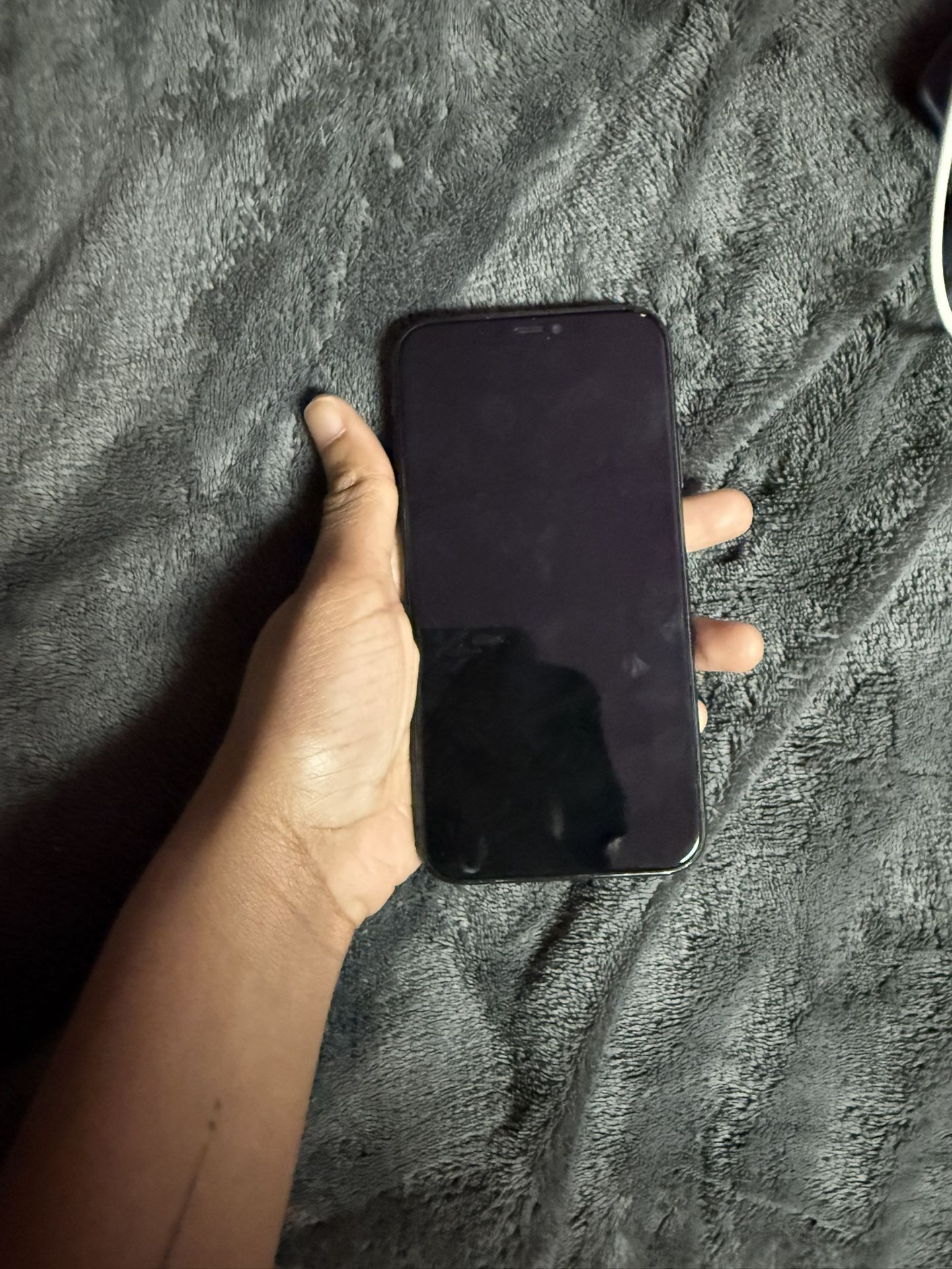 iPhone 11 – Broken / For Parts – New Screen & Battery