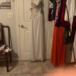 JVN BY JOVANI GOWN SIZE 2 ORIGINALLY $409 SELLING FOR $100