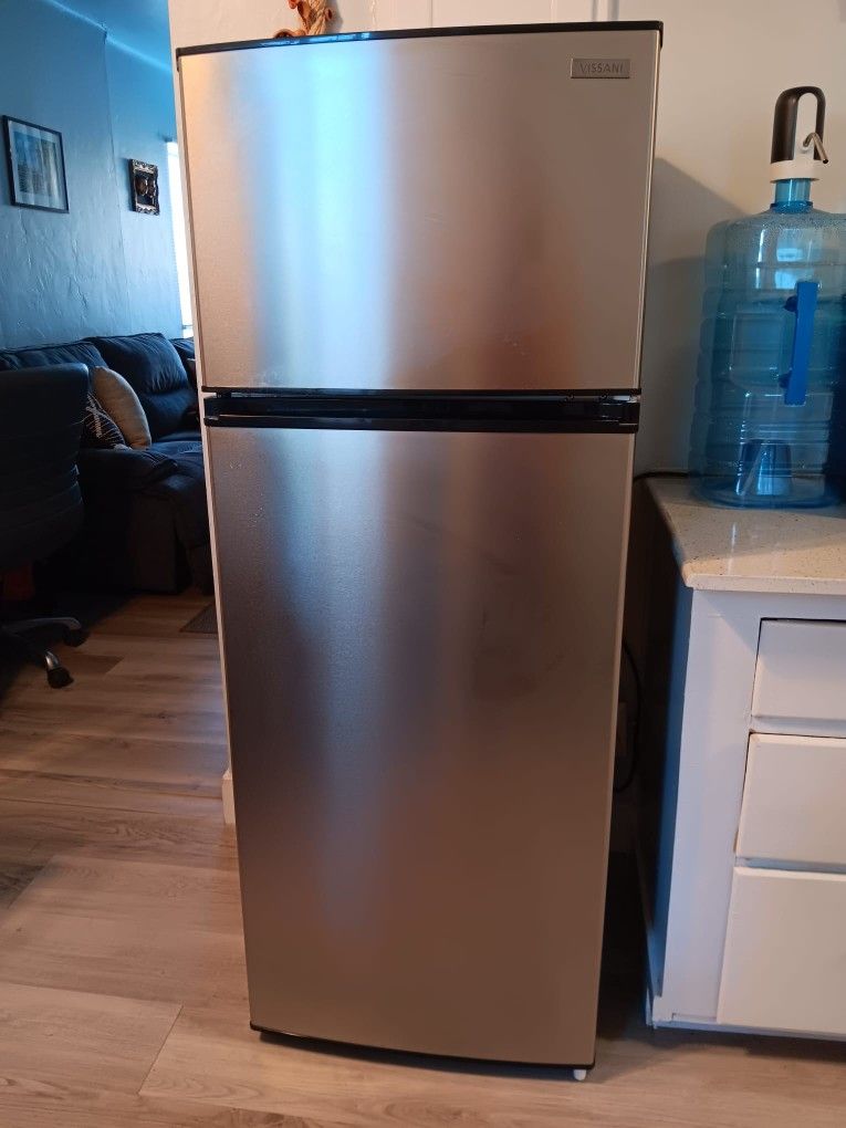 Vissani Refrigerator 7.1 Cu Ft for Sale in Long Beach, CA OfferUp