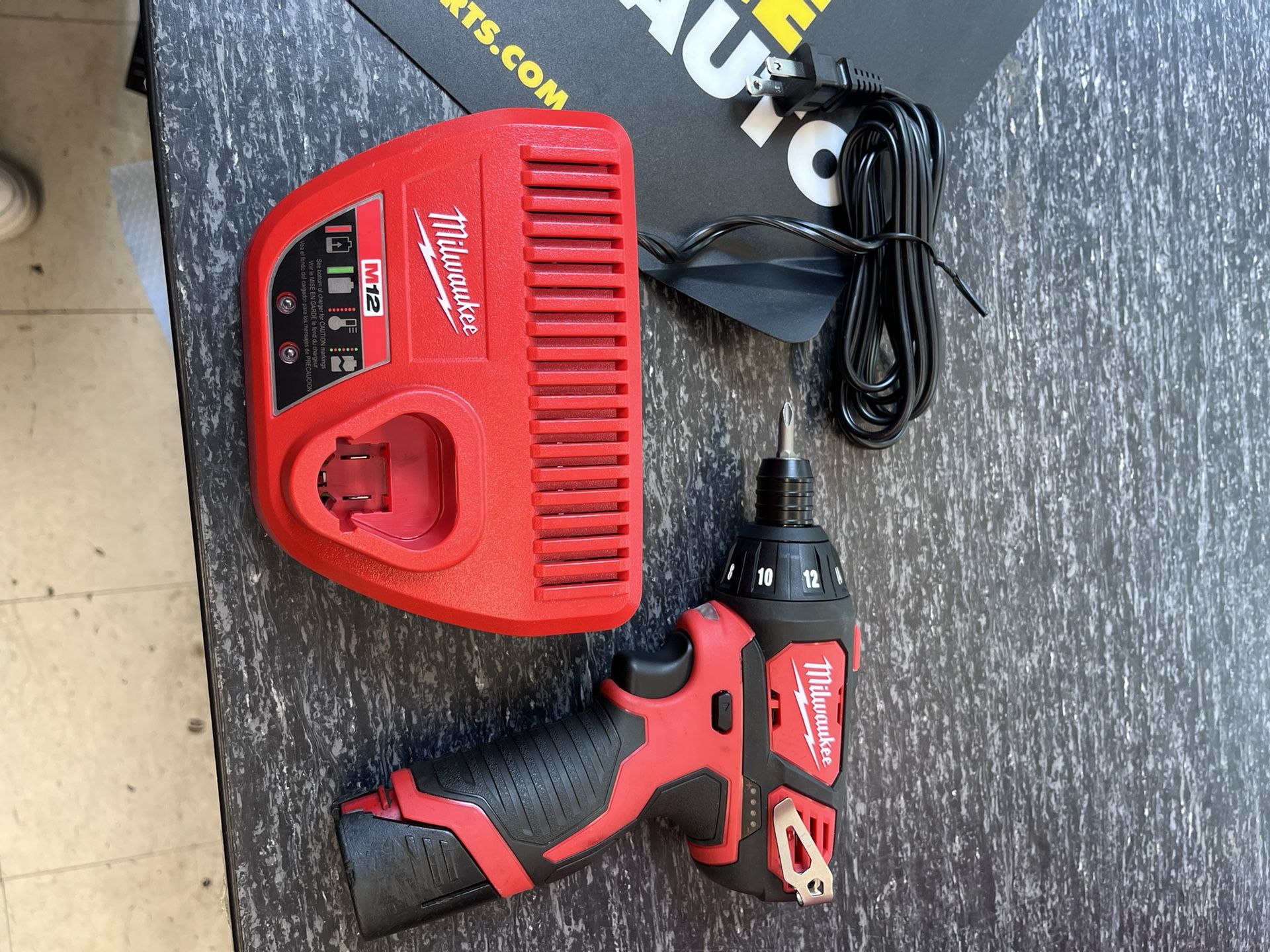 MILWAUKEE Cordless Hammer Drill Kit