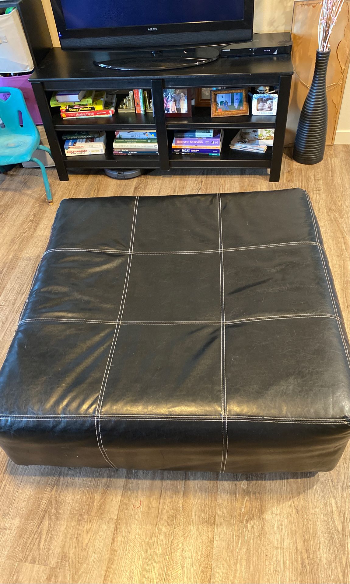 Black leather ottoman 40x40