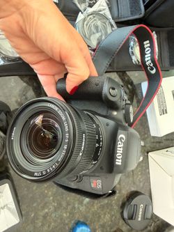 Canon EOS Rebel T7i/EOS 800D Camera Bundle-Excellent Condition