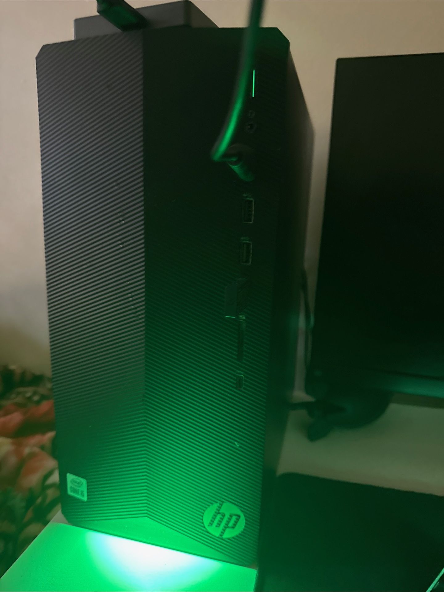 gaming pc HP pavilion desktop computer/ducky one 2 mini keyboard