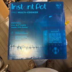BRAND NEW Instant Pot 