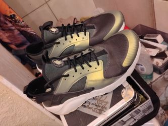 Nike Air Huarache Run Ultra SE in the "Sequoia Green size 11 men
