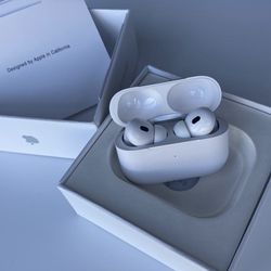 Apple AirPods Pro 2nd Generation with MagSafe Wireless Charging Case (USB‑C)
