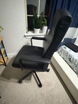 Black Leather High-Back Office Chair