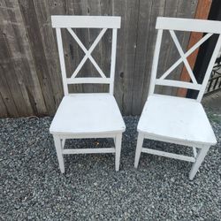 Pair of vintage chairs wood sturdy $30 both modern farmhouse coastal cottage

Just a couple of nice design solid wood chairs