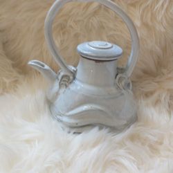 ONE OF A KIND CERAMIC TEAPOT IN GREAT CONDITION