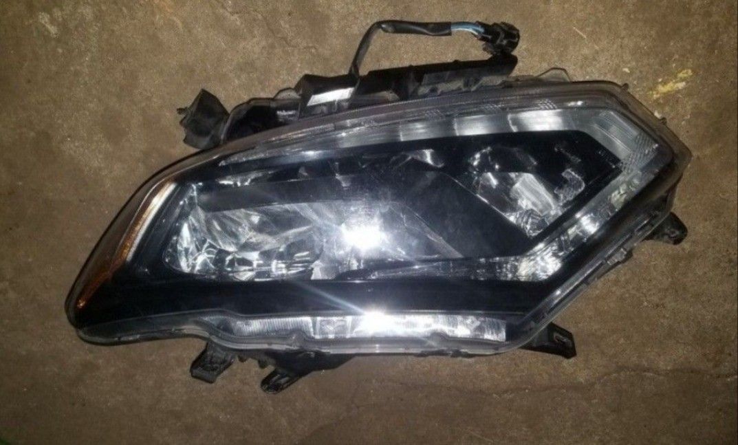 2016 Nissan Rogue Passenger Side Headlight Bulb Assembly