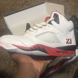 Jordan 5s size 10/5