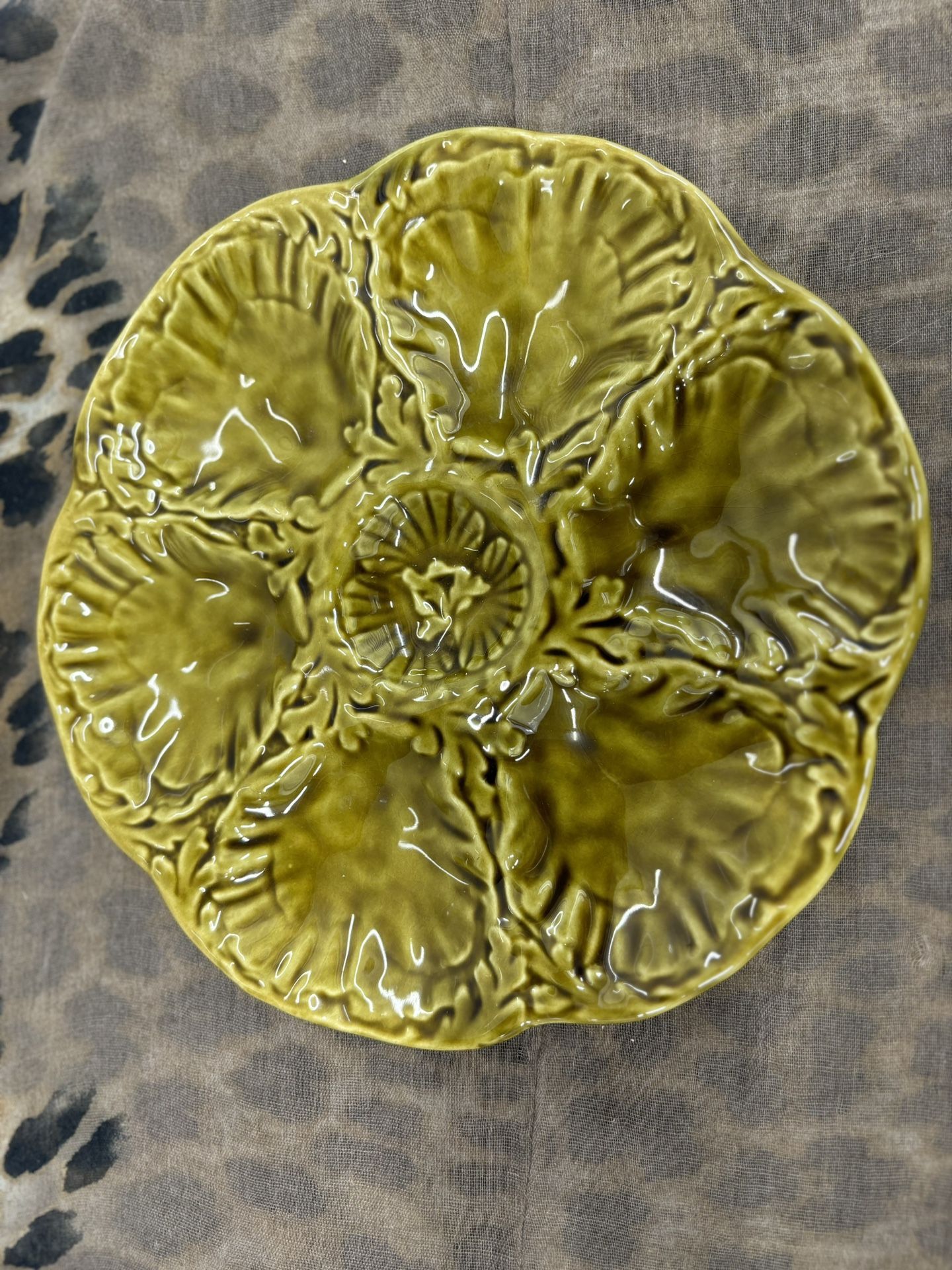 VINTAGE FRENCH MUSTARD GIEN OYSTER PLATE