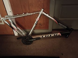 Trek model # 4900, all aluminum 19-inch frame, & a Bontrager 3 sprocket, 3 piece crank