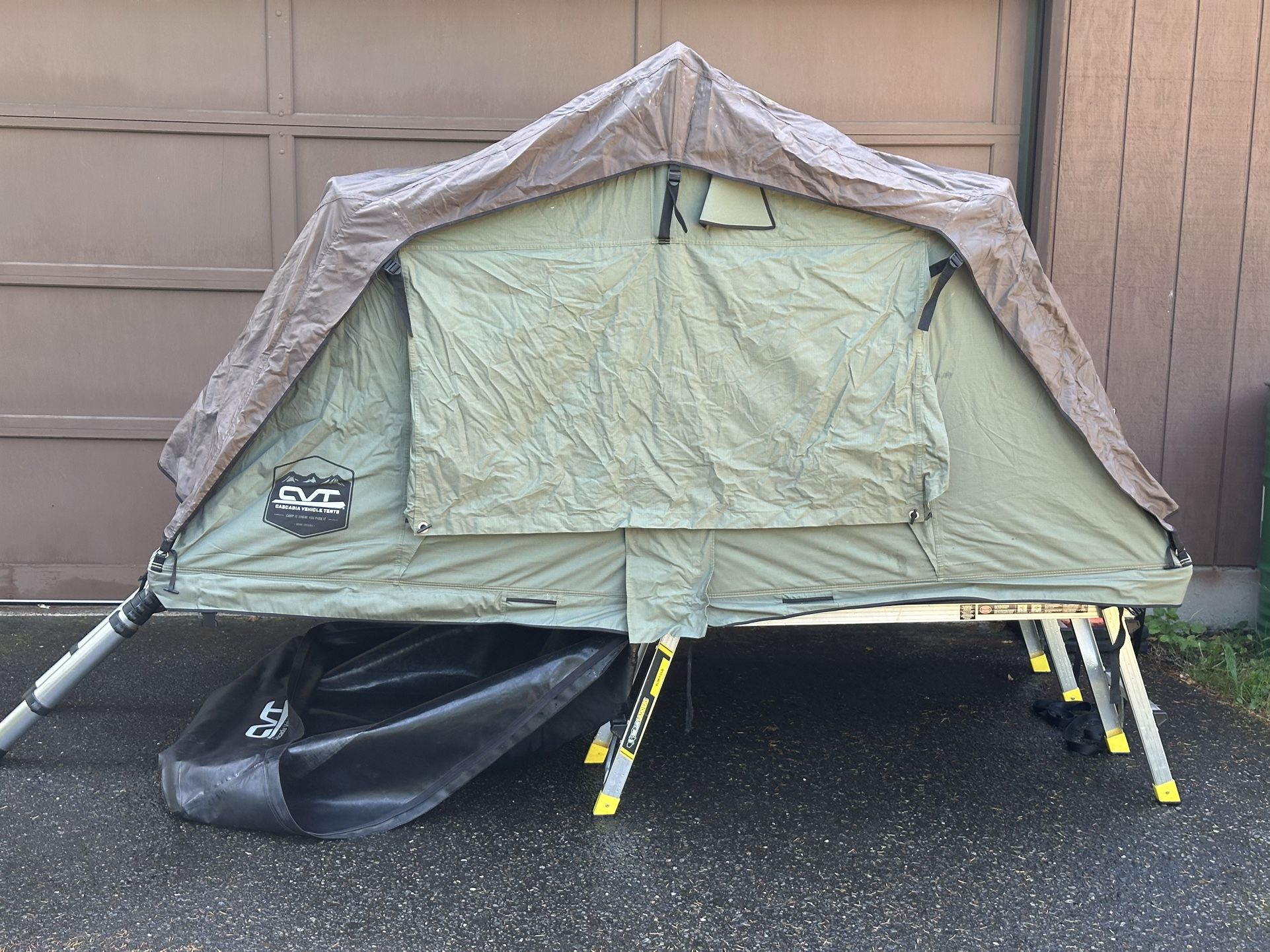 CVT Bachelor 2-Person Car Roof Top Tent - Rooftop Cascadia Vehicle Tents
