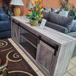 TV CONSOLE 
