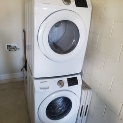 White Samsung Washer&Dryer With Stackable Kit