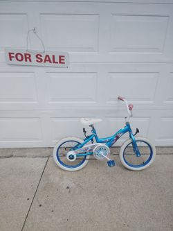 Little bike called frozen 16 inch bike y'all