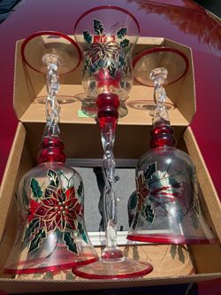 Christmas Poinsettia Hand-Painted Wine Glass Set