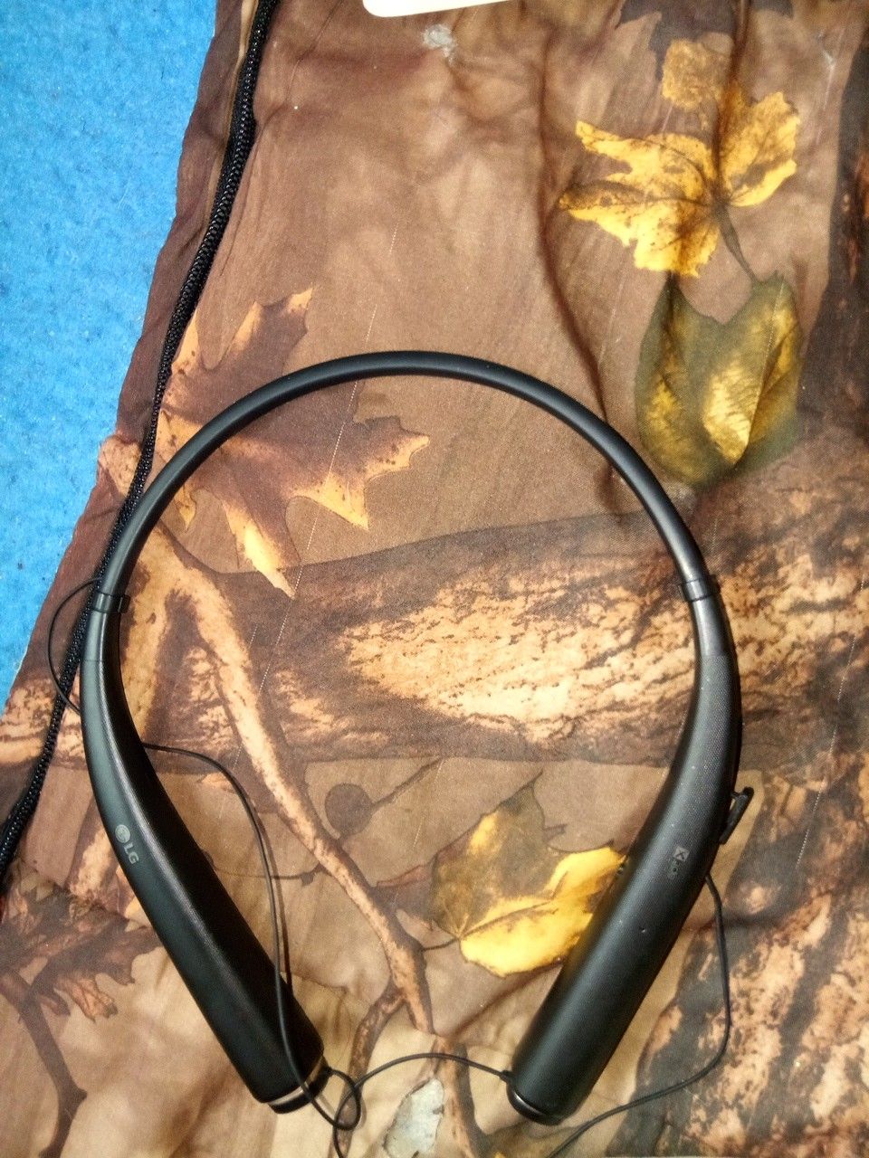 LG headphones