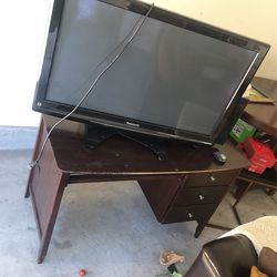 TV And Desk Free