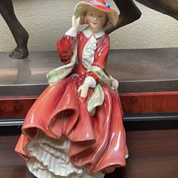 Royal Doulton Figurine Top of The Hill HN # 1834 7” Tall